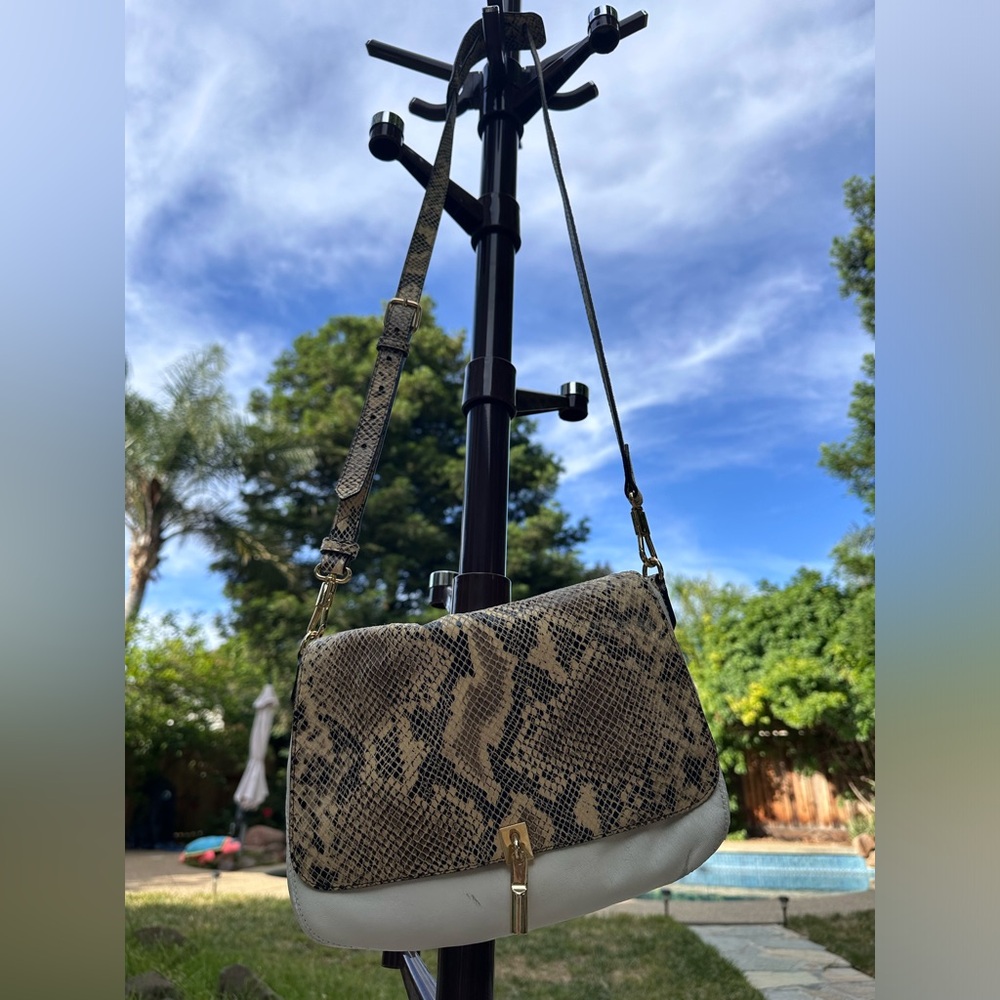 Crossbody bag, white and animal print faux leather.